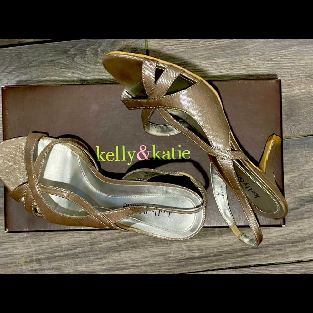 Kelly & Kate Dress heels, Champagne fabric, like new wore ONCE. Size 8.
